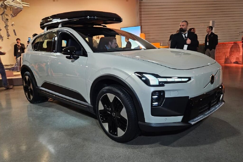 Volvo EX60 é revelado como o carro mais inteligente do mundo