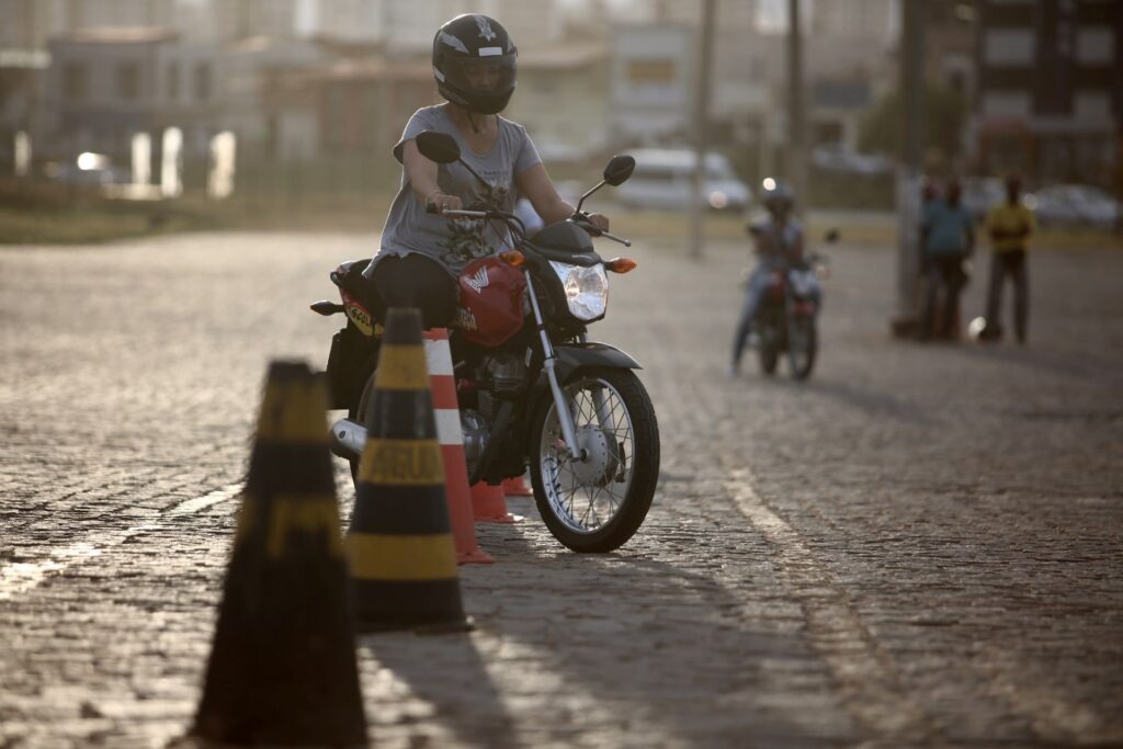 Profissionais de SP terão CNH gratuita para motociclistas