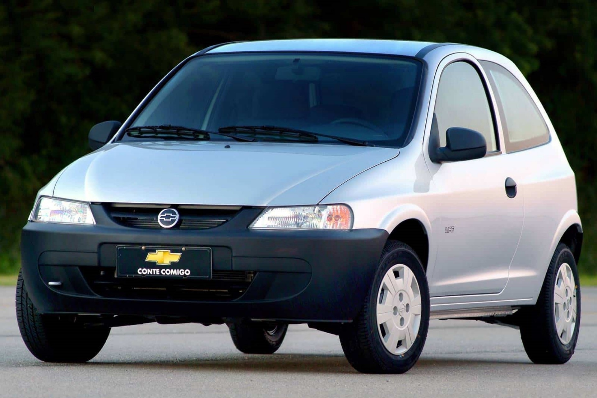 4 carros usados dos anos 2000 por menos de R$ 20 mil