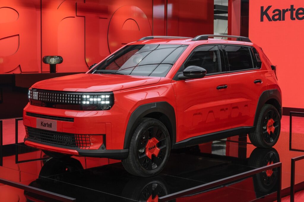 Irmão do Fiat Argo terá versão Abarth híbrida para o Brasil
