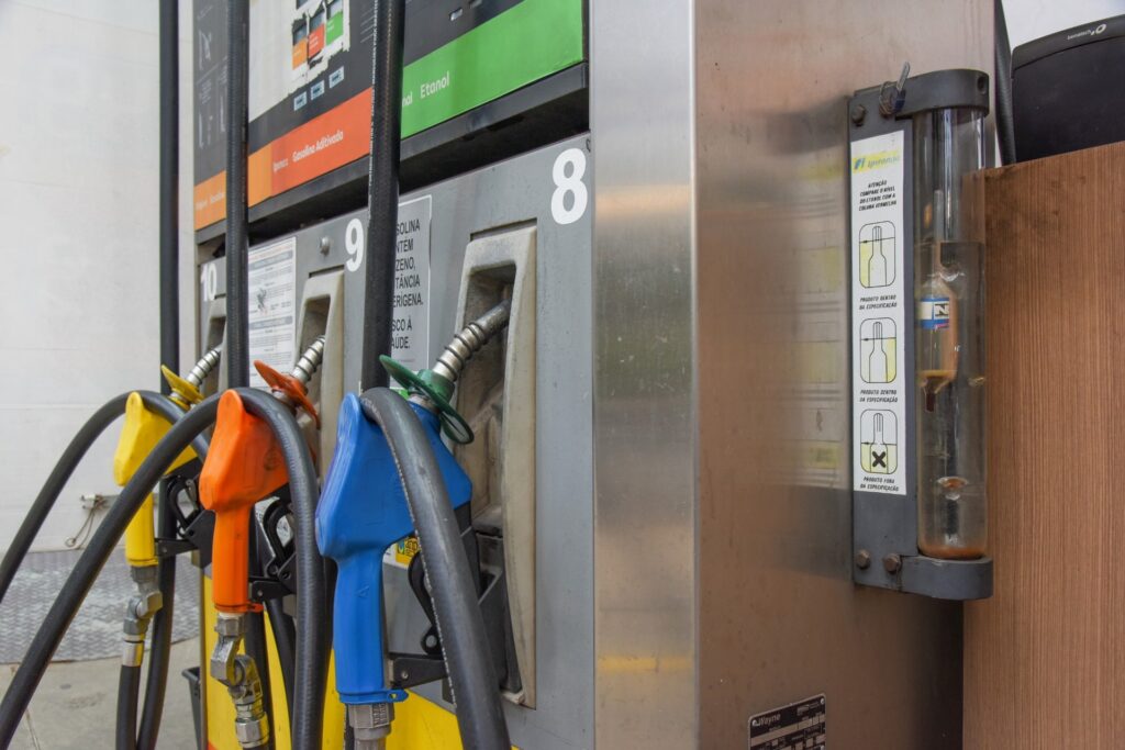 Governo estuda gasolina com 35% de etanol e diesel com 25% de