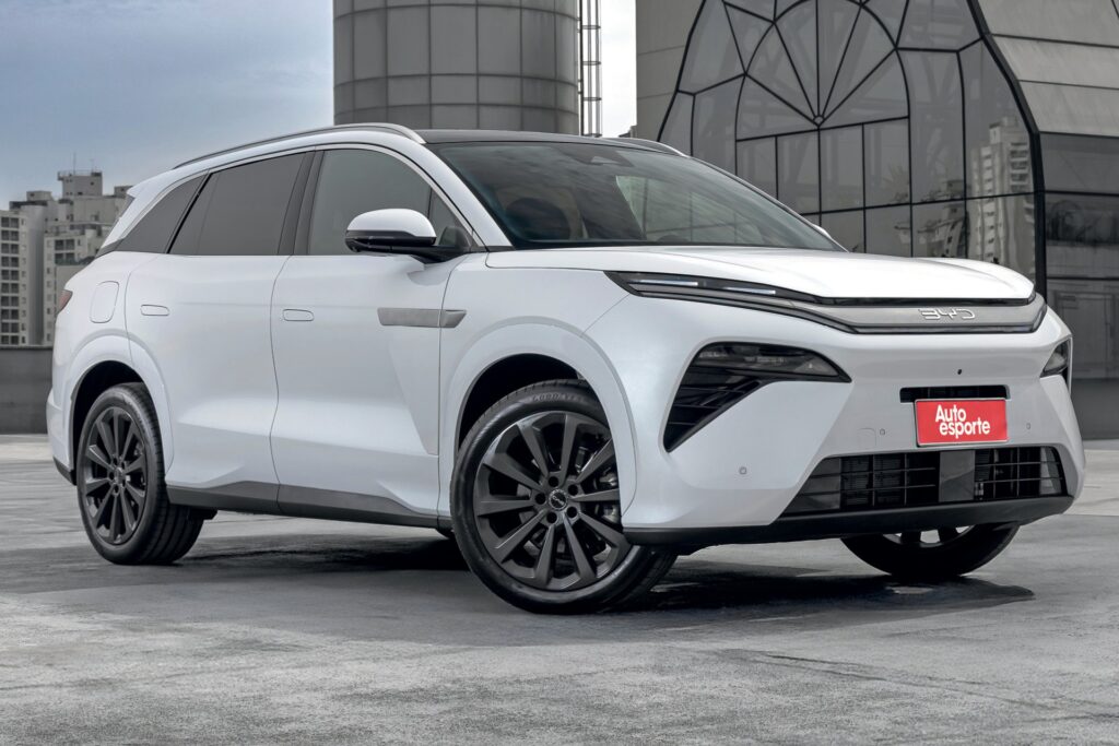 BYD Atto 8: híbrido que não gasta combustível
