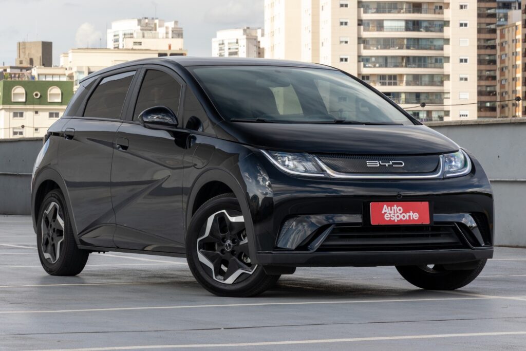BYD demite 100 mil na China e lucro cai 19%
