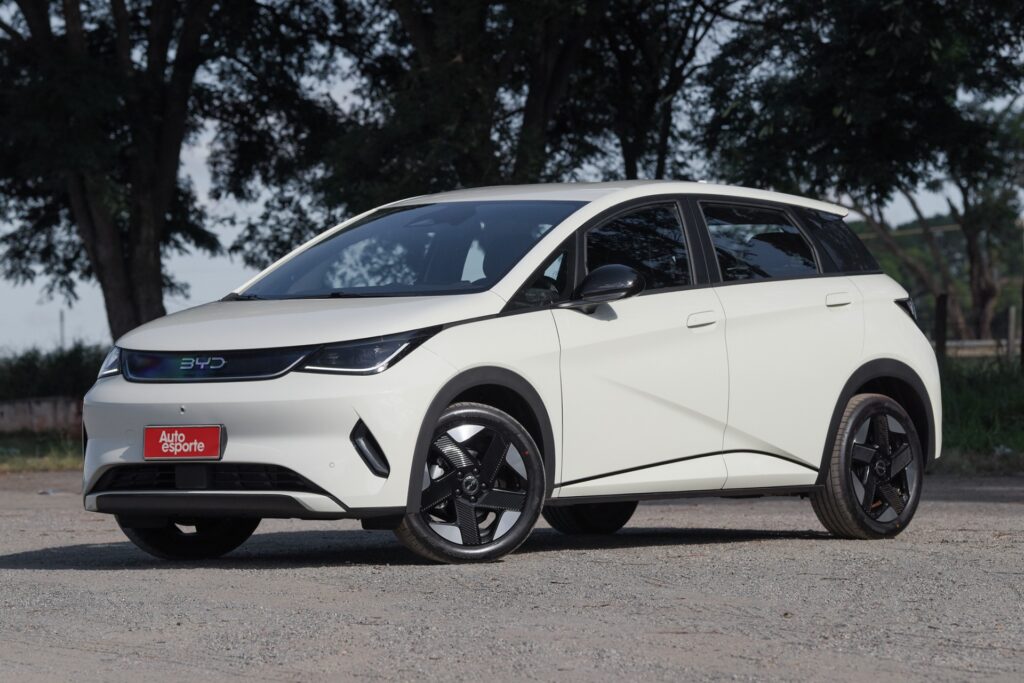 BYD Dolphin SE mais barato que Plus e tem 400 km de autonomia