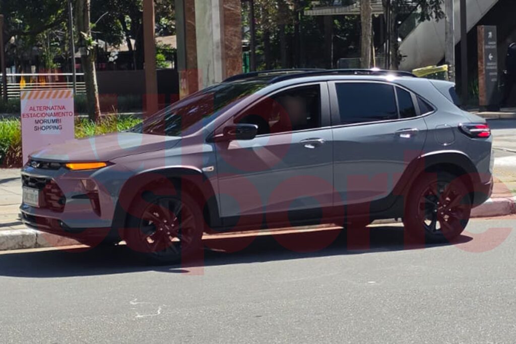 Novo Chevrolet Sonic surge sem camuflagem e mostra visual