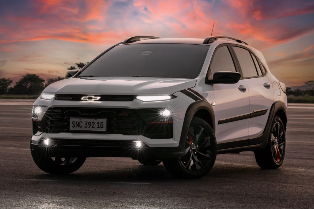 Chevrolet Sonic exibe interior mais refinado que o do Onix