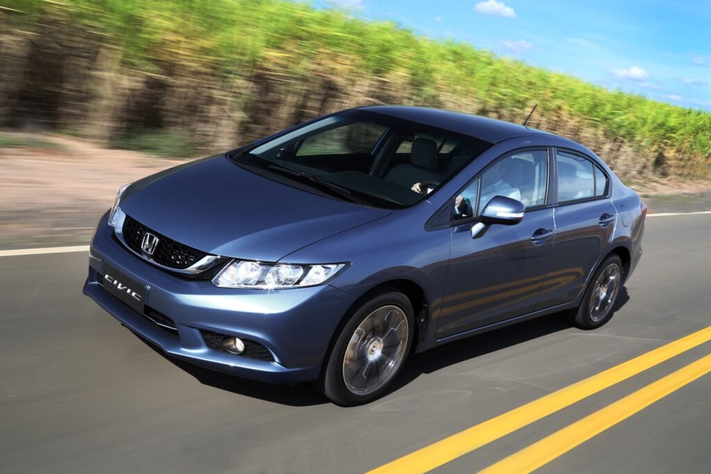 5 sedãs médios usados pelo preço do novo Geely EX2
