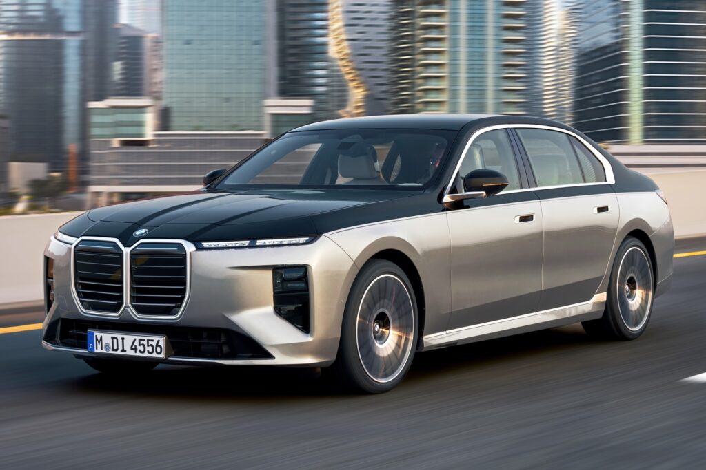 BMW Série 7 2027: painel do iX3 e design luxo exótico