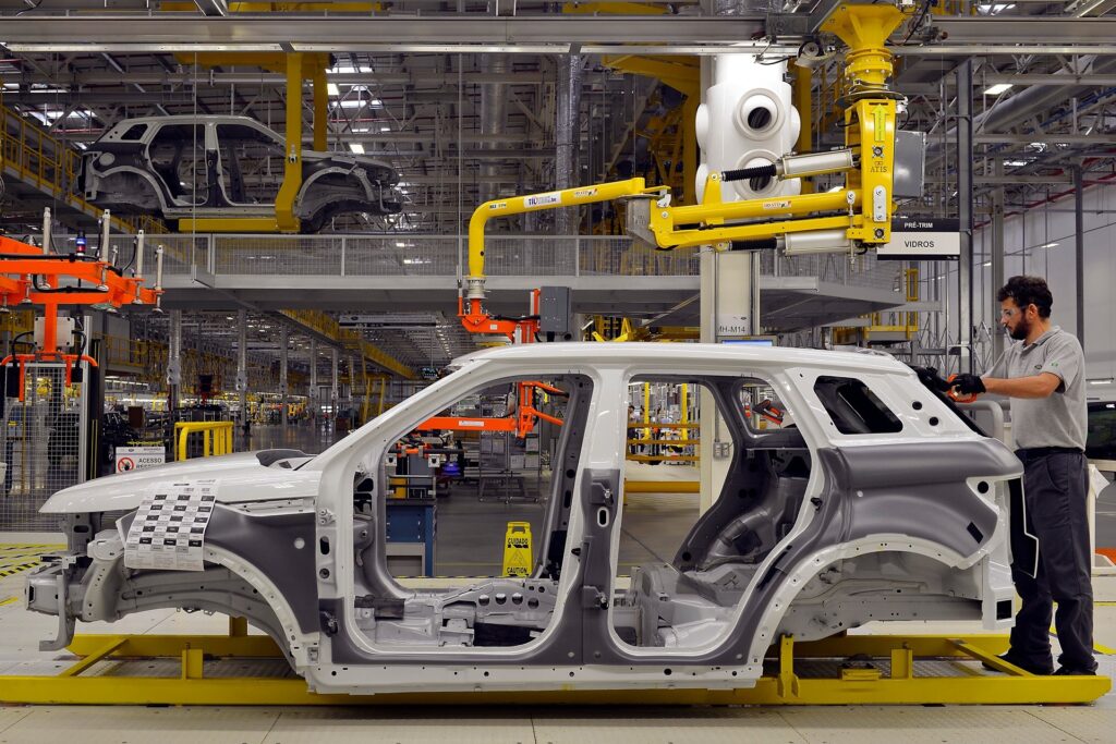 Omoda Jaecoo assume fábrica da JLR para produzir veículos no Brasil