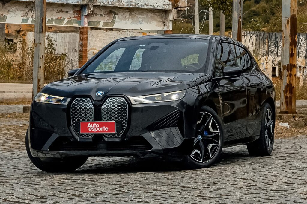 BMW iX e i5 saem de linha no Brasil; novo iX3 chega