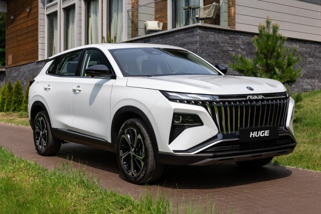 Exclusivo: DFM vai lançar até 5 SUVs híbridos no Brasil; saiba quais