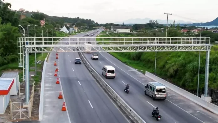 Free flow avança nas rodovias, mas desafio é orientar condutores