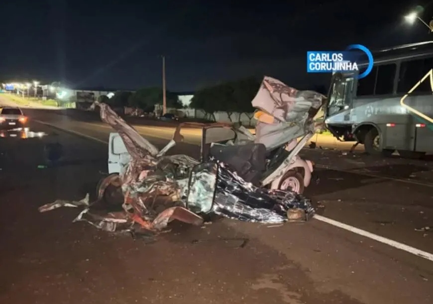 Acidente PR-239: Fusca e ônibus deixam jovem morto e três feridos