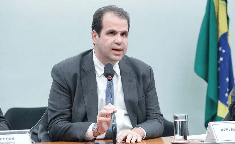 Relatório sobre mudanças no CTB é adiado para próxima semana