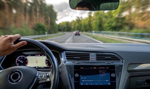 Opções de molduras de painel a partir de R$17 para renovar o carro