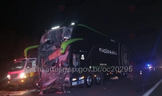 Acidente com ônibus da Garcia deixa 2 mortos e 36 feridos na SP-280