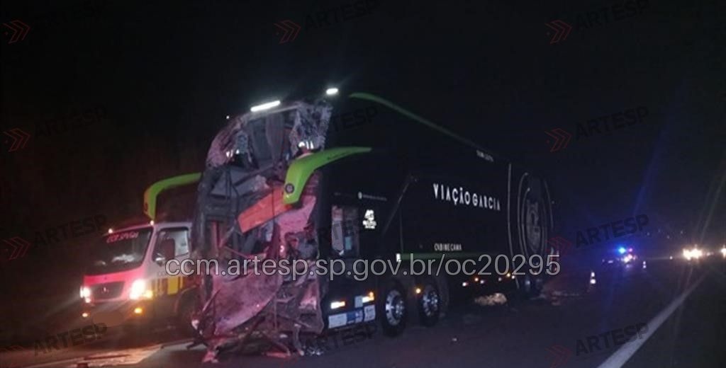 Acidente com ônibus da Garcia deixa 2 mortos e 36 feridos na SP-280
