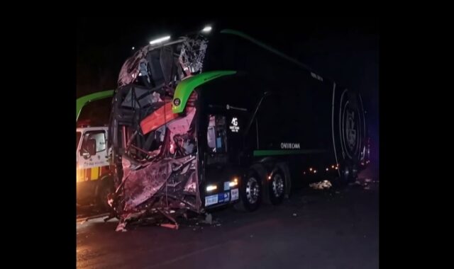 Sobe para 3 mortes em acidente com ônibus na Garcia Castello Branco