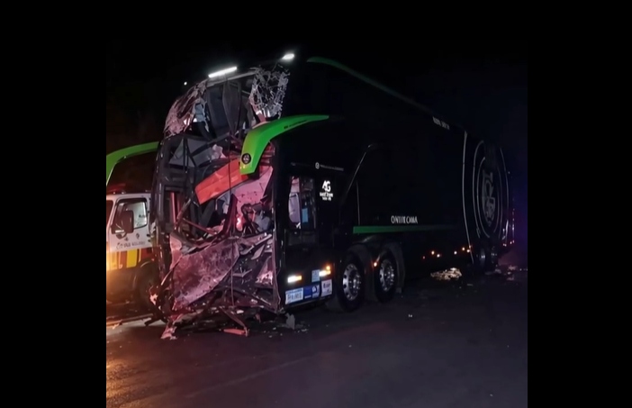 Sobe para 3 mortes em acidente com ônibus na Garcia Castello Branco