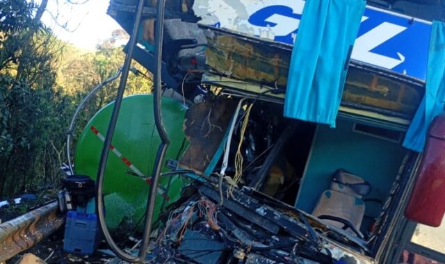 Sobe para 3 o número de mortes em acidente na BR-267 MG
