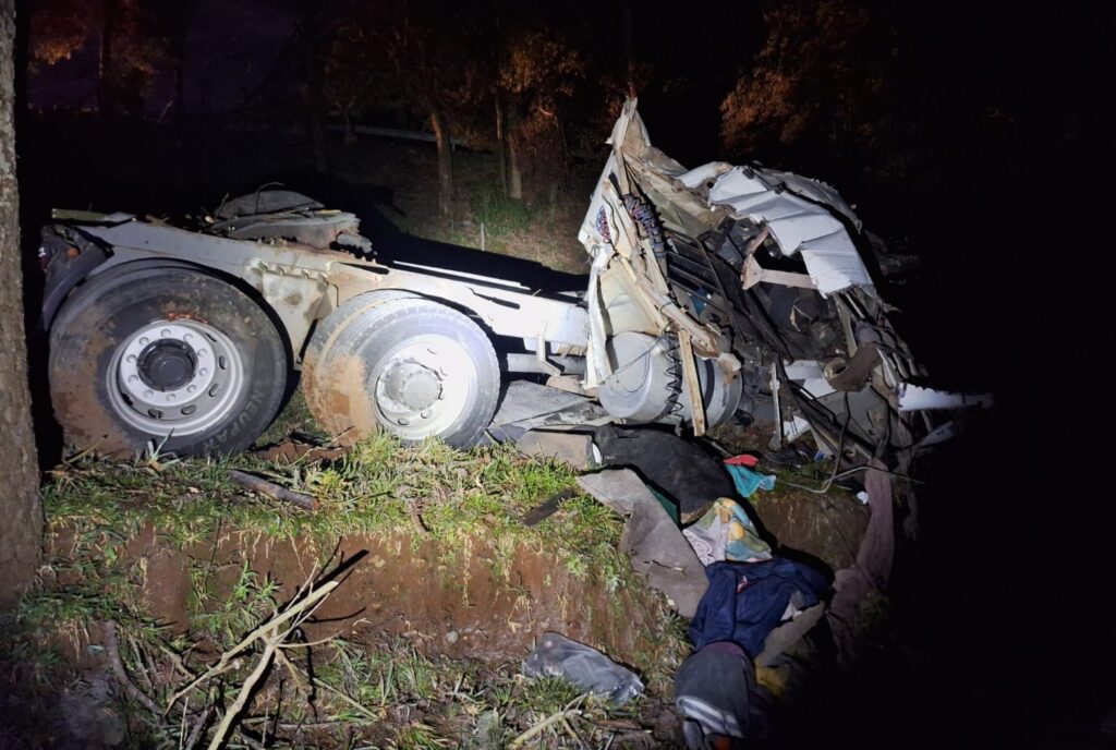 Caminhoneiro morre em capotamento na SC-355 em Iomerê