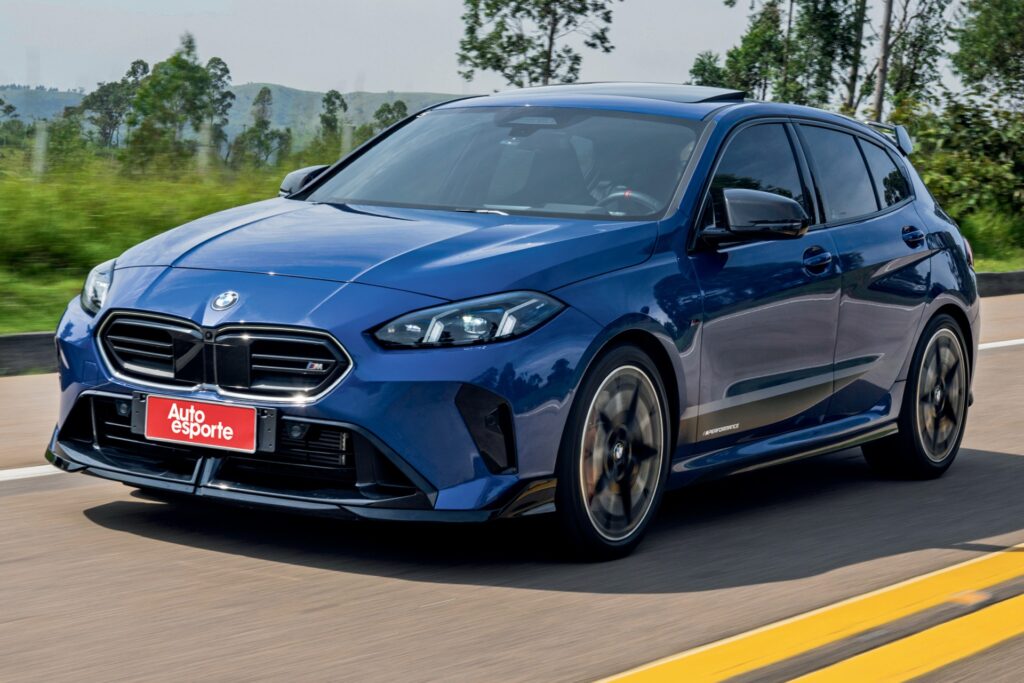 BMW M135 xDrive: o hot hatch que desafia os SUVs