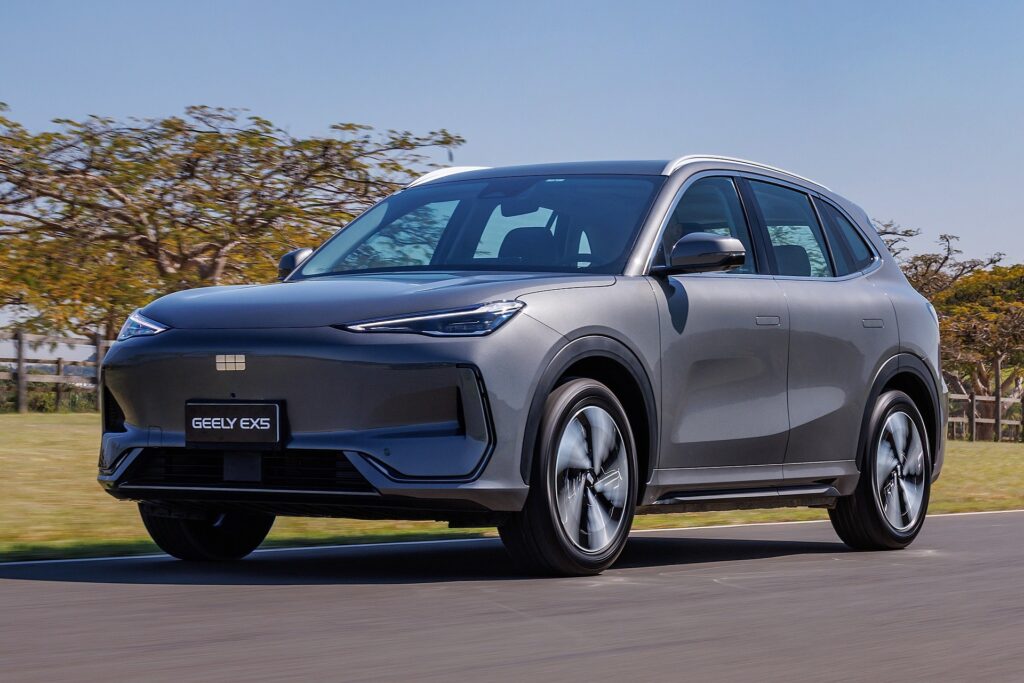 Ford e Geely revelam SUV elétrico com DNA chinês