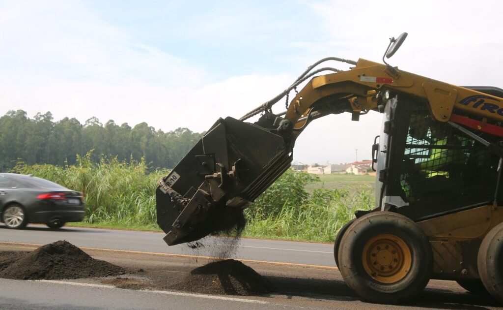 Obras em rodovias do Paraná melhoram pavimento nesta quinta