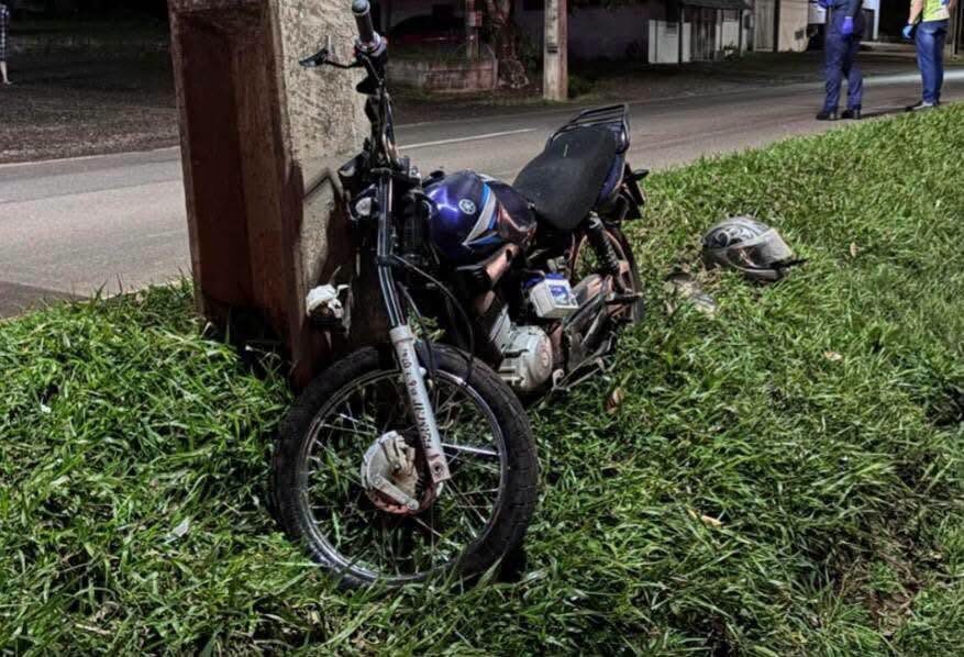 Condutor e carona de moto morrem em colisão contra poste na BR-163/SC