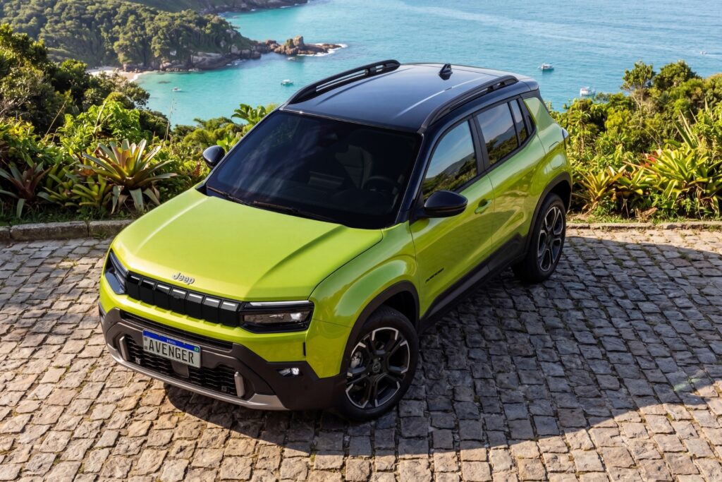 Jeep Avenger terá quatro versões no Brasil com motor híbrido