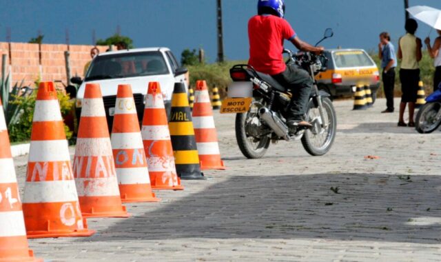 SP adota prova prática mais realista para CNH de moto