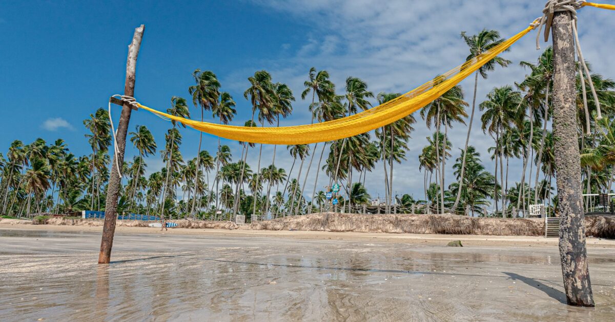 Praia do Ipioca em Maceió: refúgio de sossego e mar verde-esmeralda