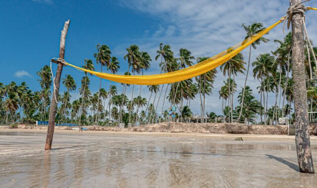 Praia do Ipioca em Maceió: refúgio de sossego e mar verde-esmeralda