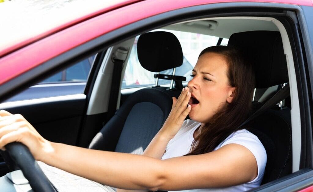 Sono ao volante: 7 sinais de alerta para parar o carro