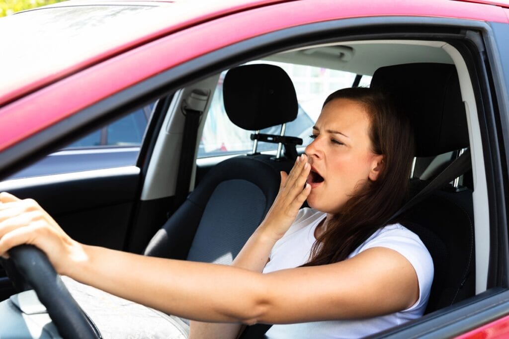 Sono ao volante: 7 sinais de alerta para parar o carro