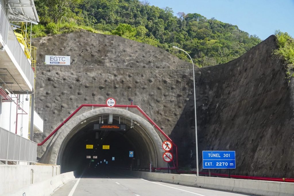 Túneis da Tamoios fecham para manutenção noturna na SP099