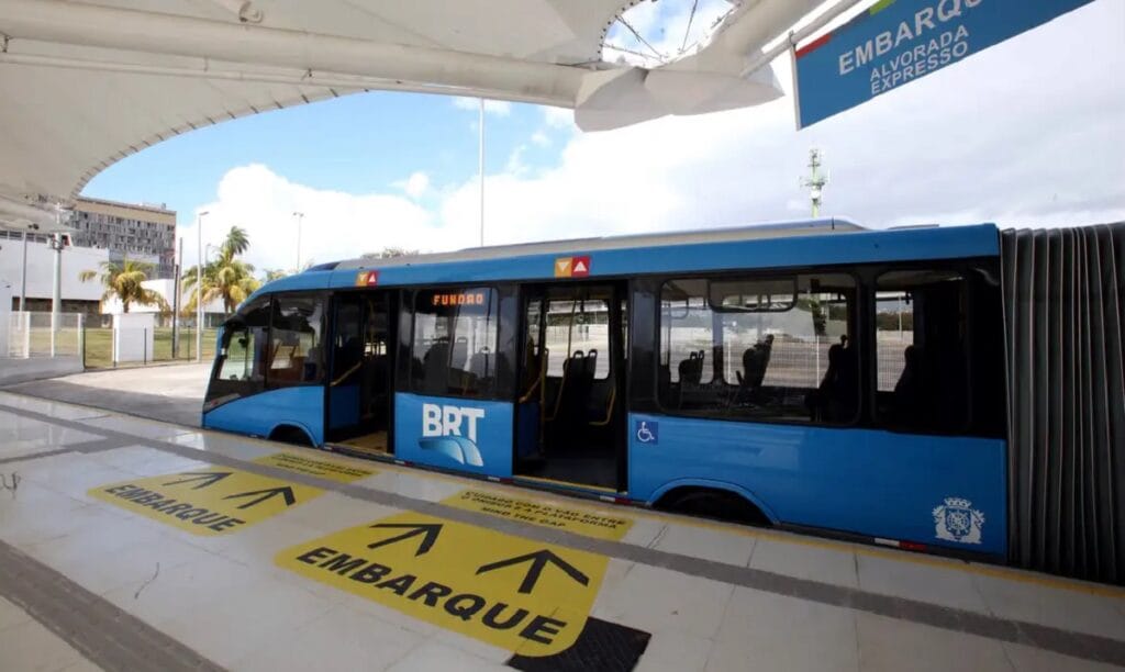 Brasil implantou menos de 12 km de corredores de BRT por ano