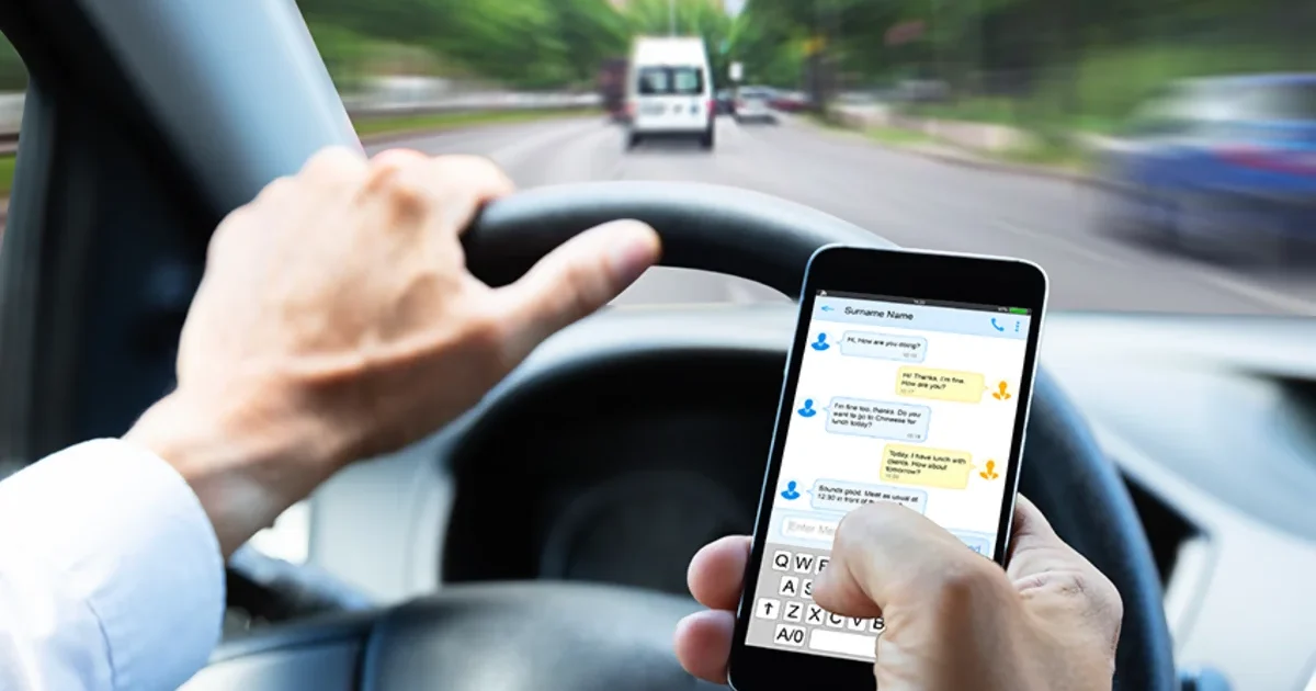 Polícia alerta sobre perigo de usar celular ao volante