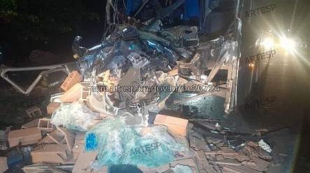 Acidente de ônibus em Araraquara mata motorista em colisão