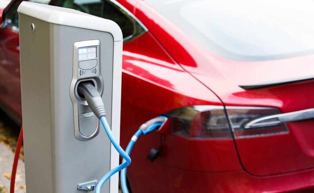 Carregar o carro elétrico diariamente estraga a bateria?