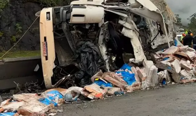 Caminhoneiro morre ao tombar carreta irregular na BR-277