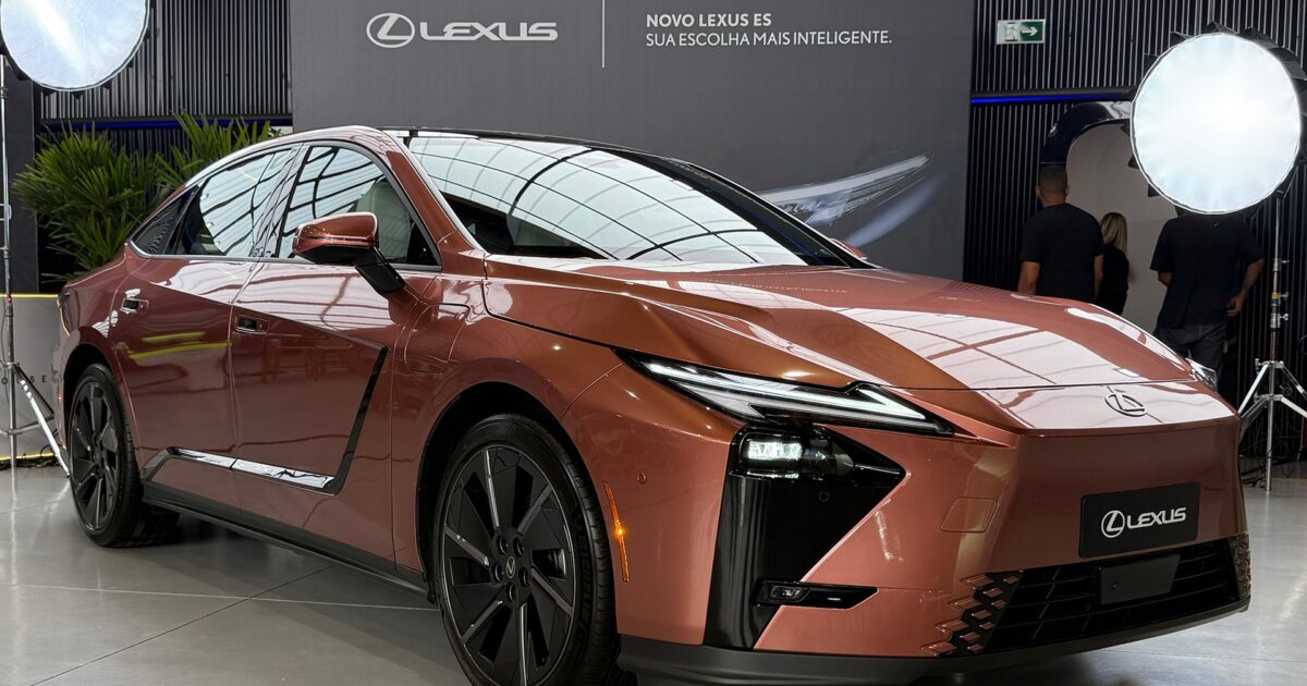 Lexus ES: porte de Série 5, preço de Série 3
