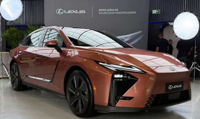 Lexus ES: porte de Série 5, preço de Série 3