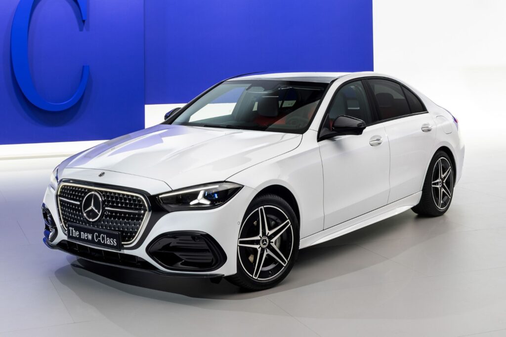 Mercedes Classe C 2025: motores e IA com ChatGPT e Google