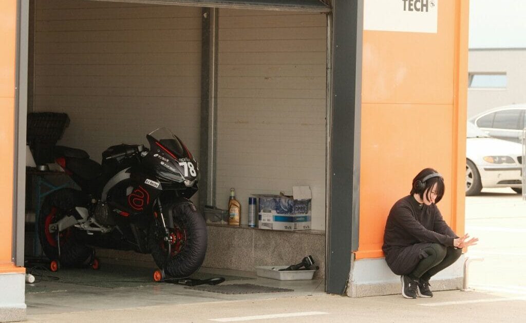 Manutenção de motocicleta parada: como preservar o motor