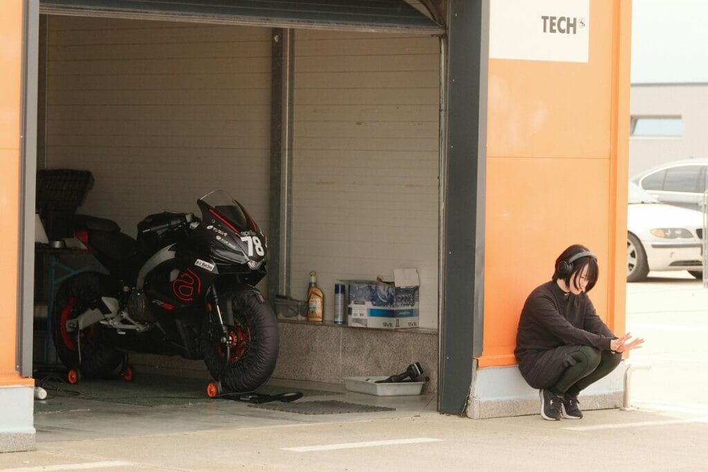 Manutenção de motocicleta parada: como preservar o motor