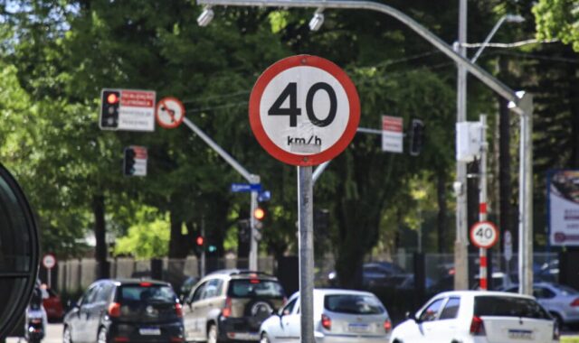 Semáforo com radar e contagem regressiva: projeto em análise
