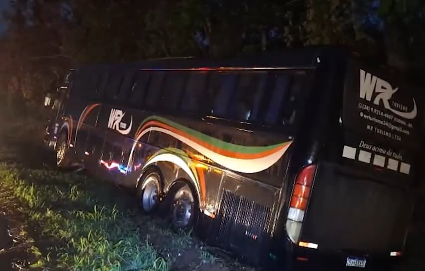 Acidente com ônibus em Cascavel quase tomba na BR-369
