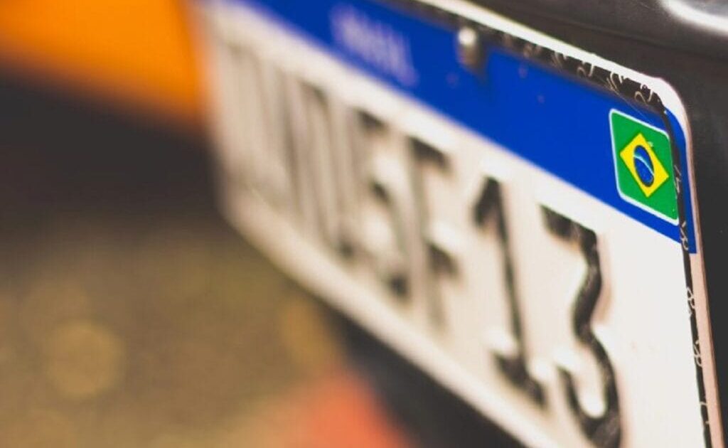 Lacre de placa de moto pode voltar a ser obrigatório