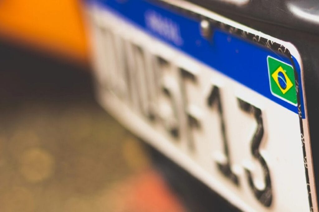 Lacre de placa de moto pode voltar a ser obrigatório